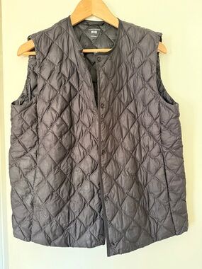 Uniqlo Warm Padded Quilted Vest in Charcoal